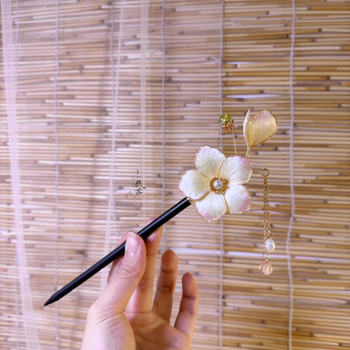 Silk flower hairpin with tassel and curly hairpin
