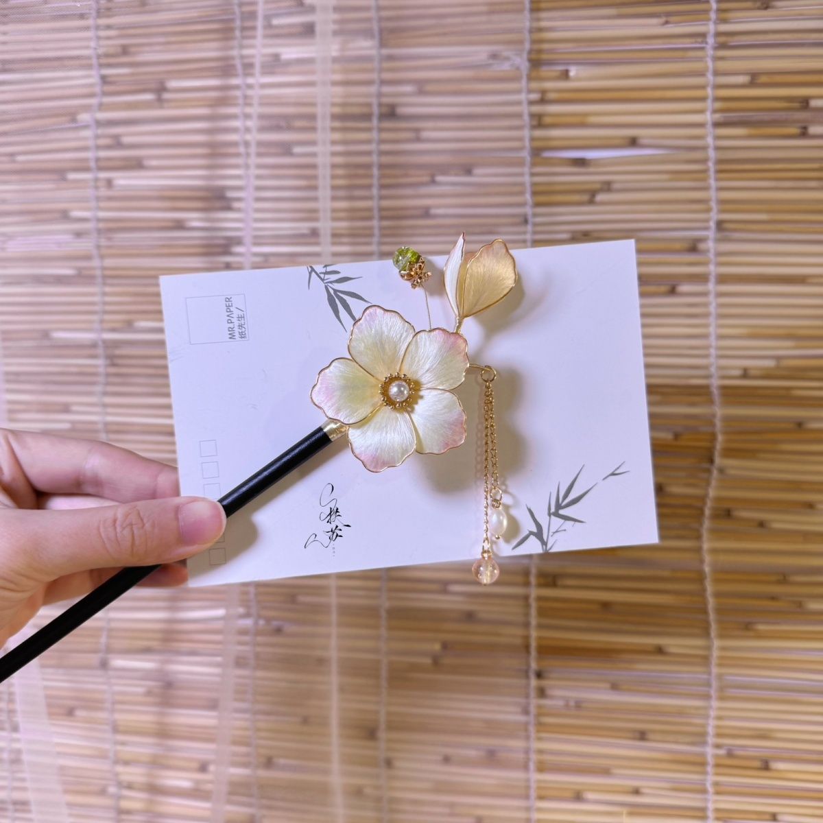 Silk flower hairpin with tassel and curly hairpin