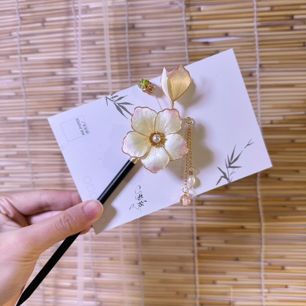 Silk flower hairpin with tassel and curly hairpin