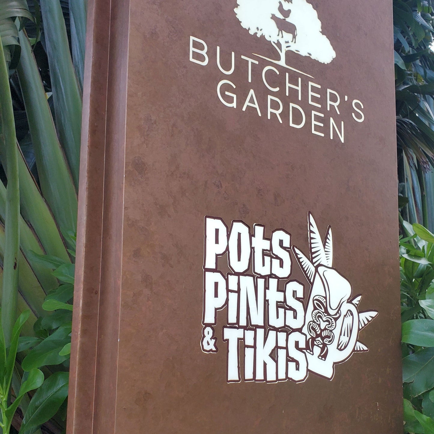 Outdoor Illuminated Signs Distressed LED Light Box Pole Mounted Metal Lightbox Sign with Rust