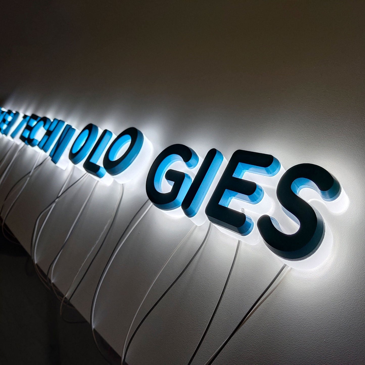 Hot-selling 3D letter shop signs luminous building customized business signs storefront LED letters solid cut signages