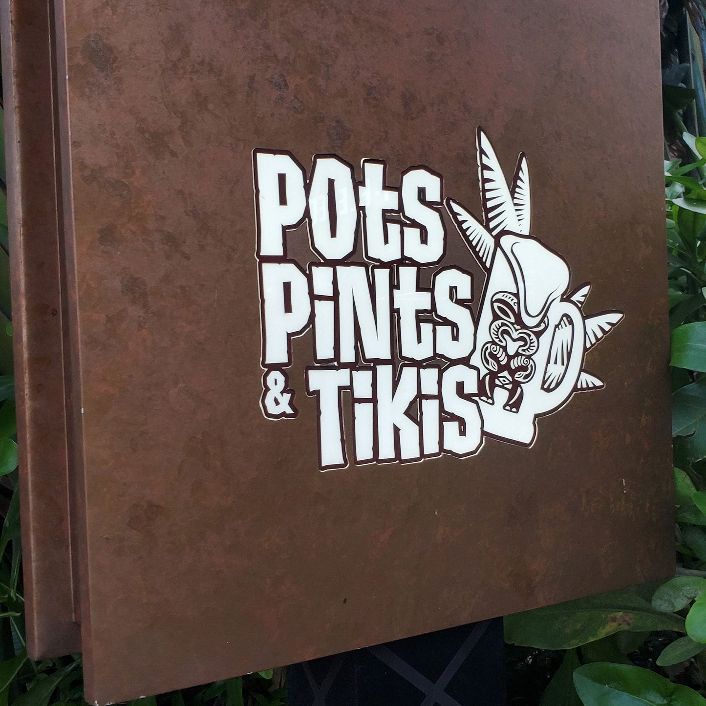 Outdoor Illuminated Signs Distressed LED Light Box Pole Mounted Metal Lightbox Sign with Rust