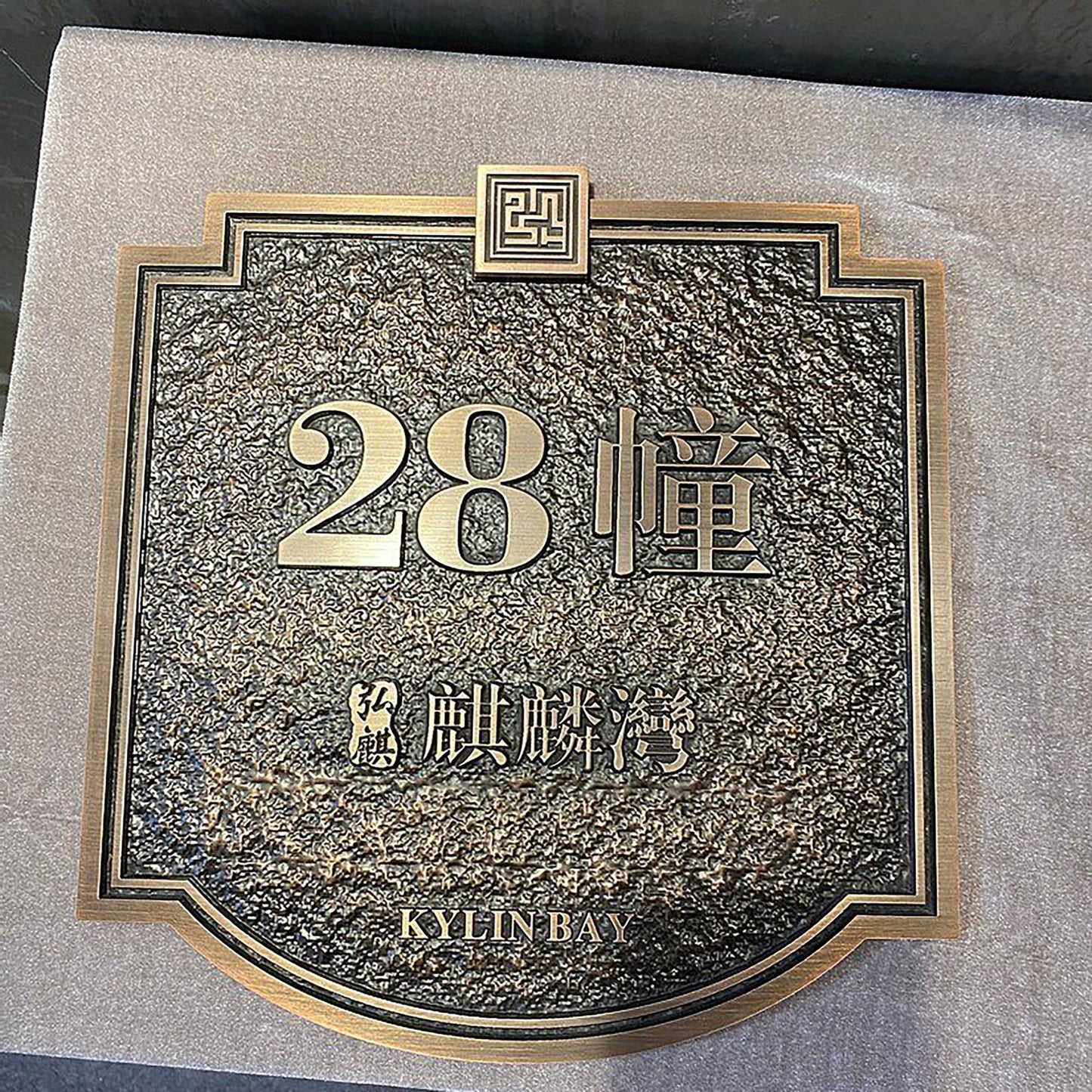 Custom bronze embossed brass sign business engraved metal logo label badger gold metal badge
