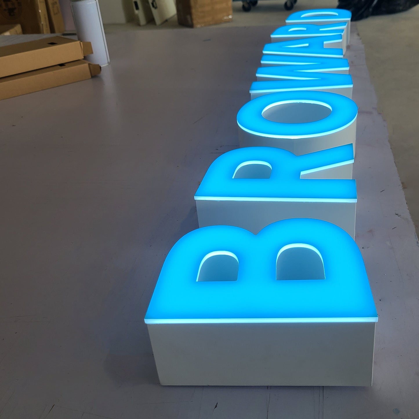 Custom Wall Letters Signage Outdoor Illuminatad Channel Letter Signs 3D Lighting Stainless Steel Letters Advertising Signages