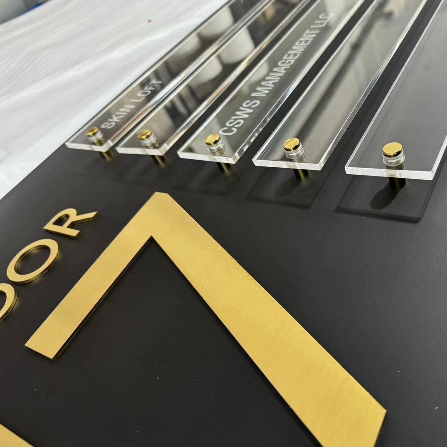 Personalized Acrylic Plaque Sign Wall Mounted Directional Signs Custom Company Indoor Room Way-finding Signages