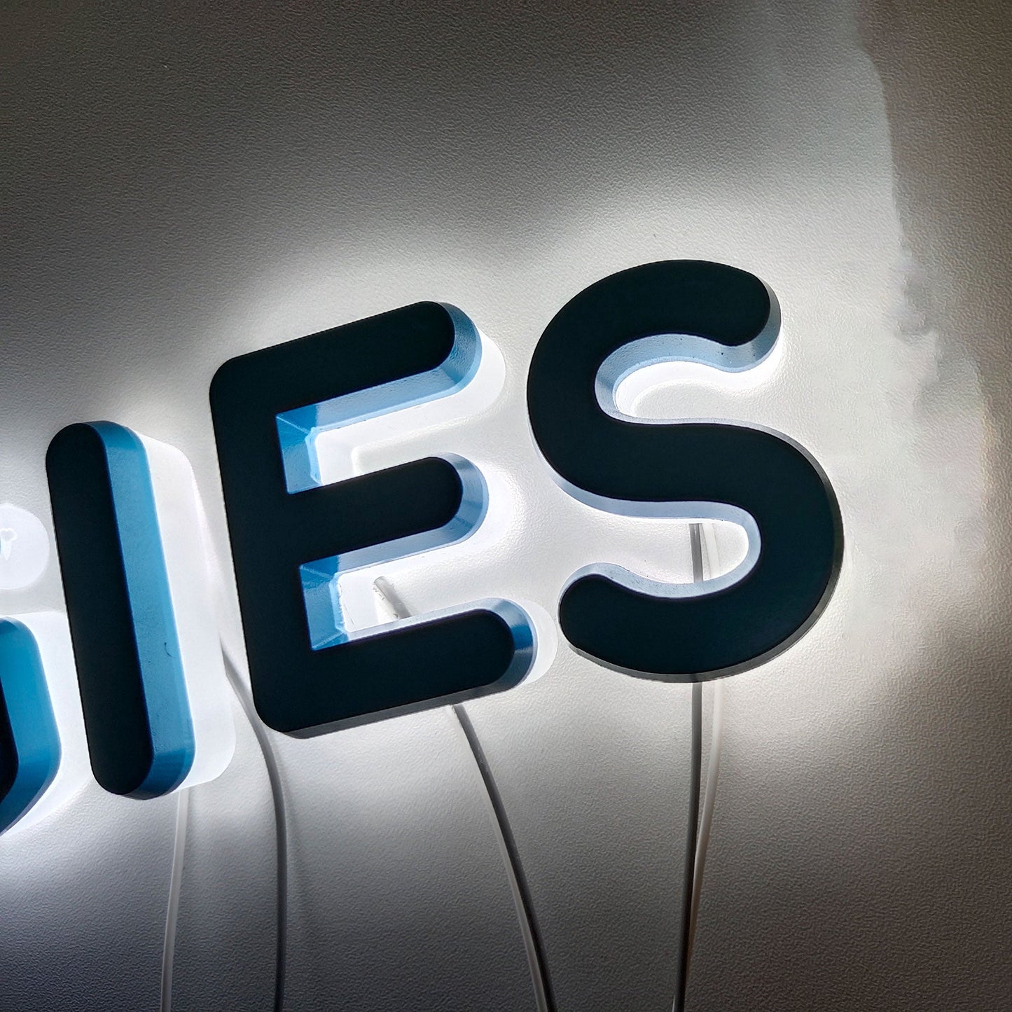 Hot-selling 3D letter shop signs luminous building customized business signs storefront LED letters solid cut signages