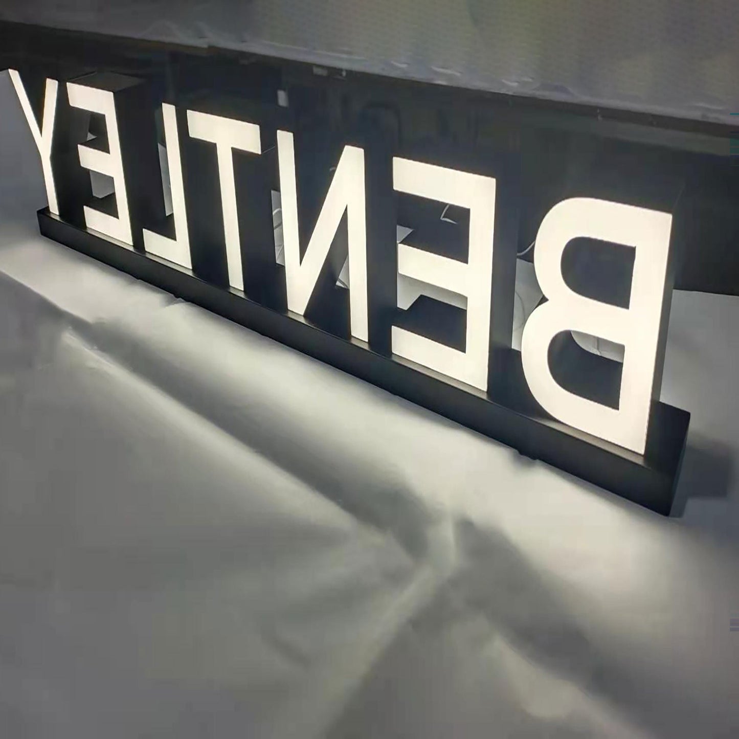 Custom LED Desk Top Sign Free Standing Table Sign Advertising Display Logo Double Side Illuminate Acrylic Letter Sign