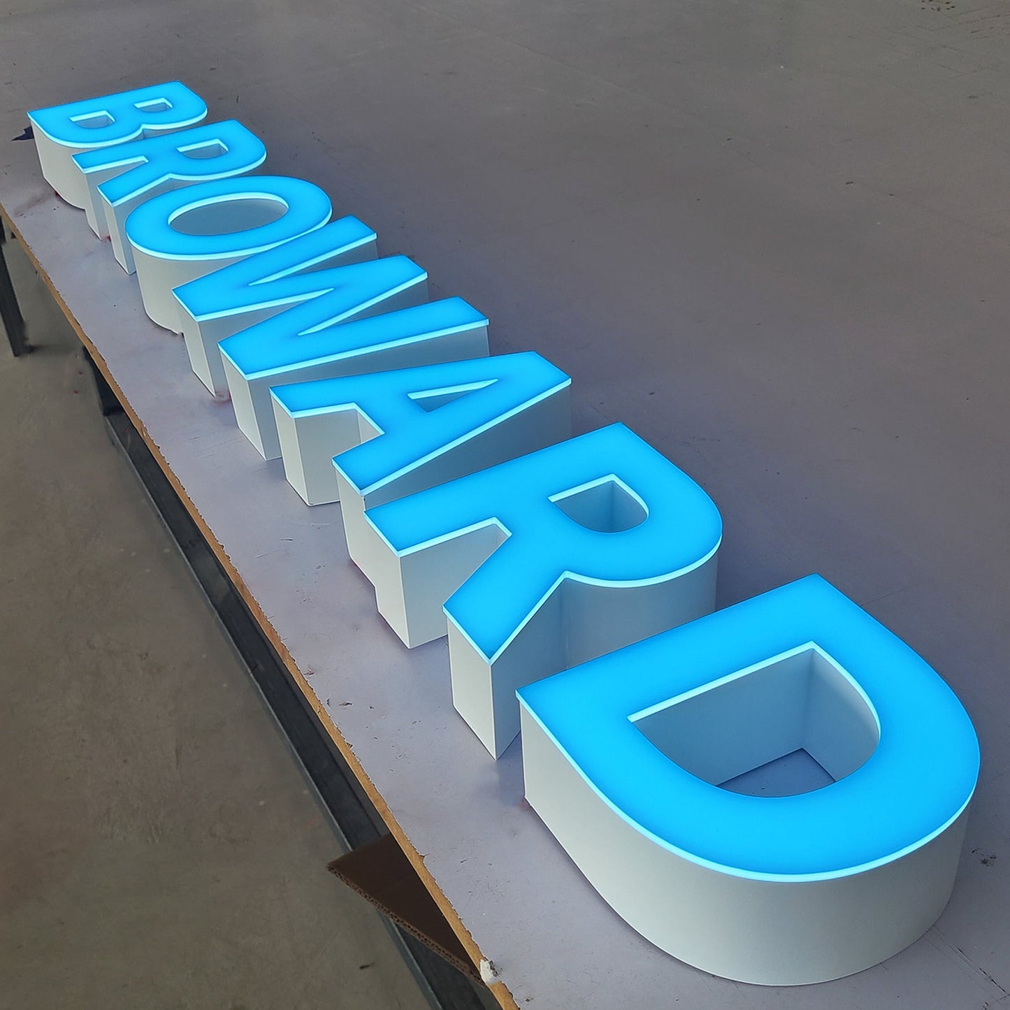 Custom Wall Letters Signage Outdoor Illuminatad Channel Letter Signs 3D Lighting Stainless Steel Letters Advertising Signages