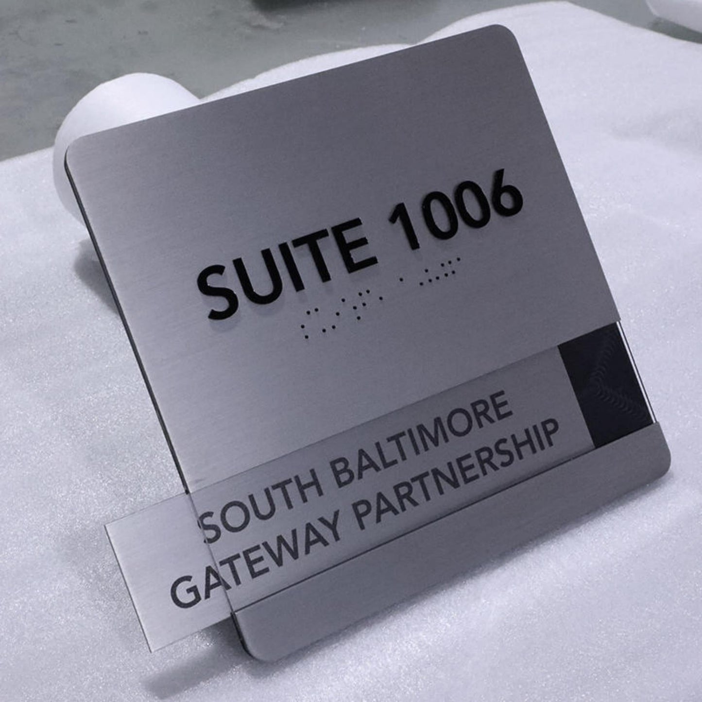Silver Brushed Metal Plates Stainless Steel Sign Wall Mounted Braille Signage Directional Signs