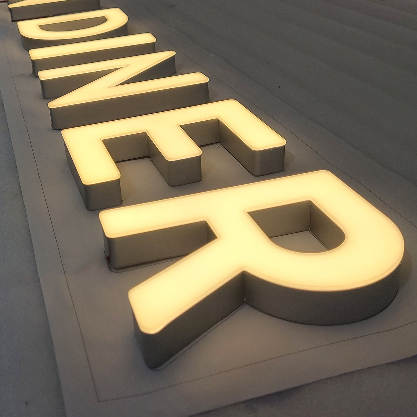 Waterproof Exterior 3D Led Shop Signage Logo Electronic Business Channel Letter Sign Smoke Shop Custom Signage