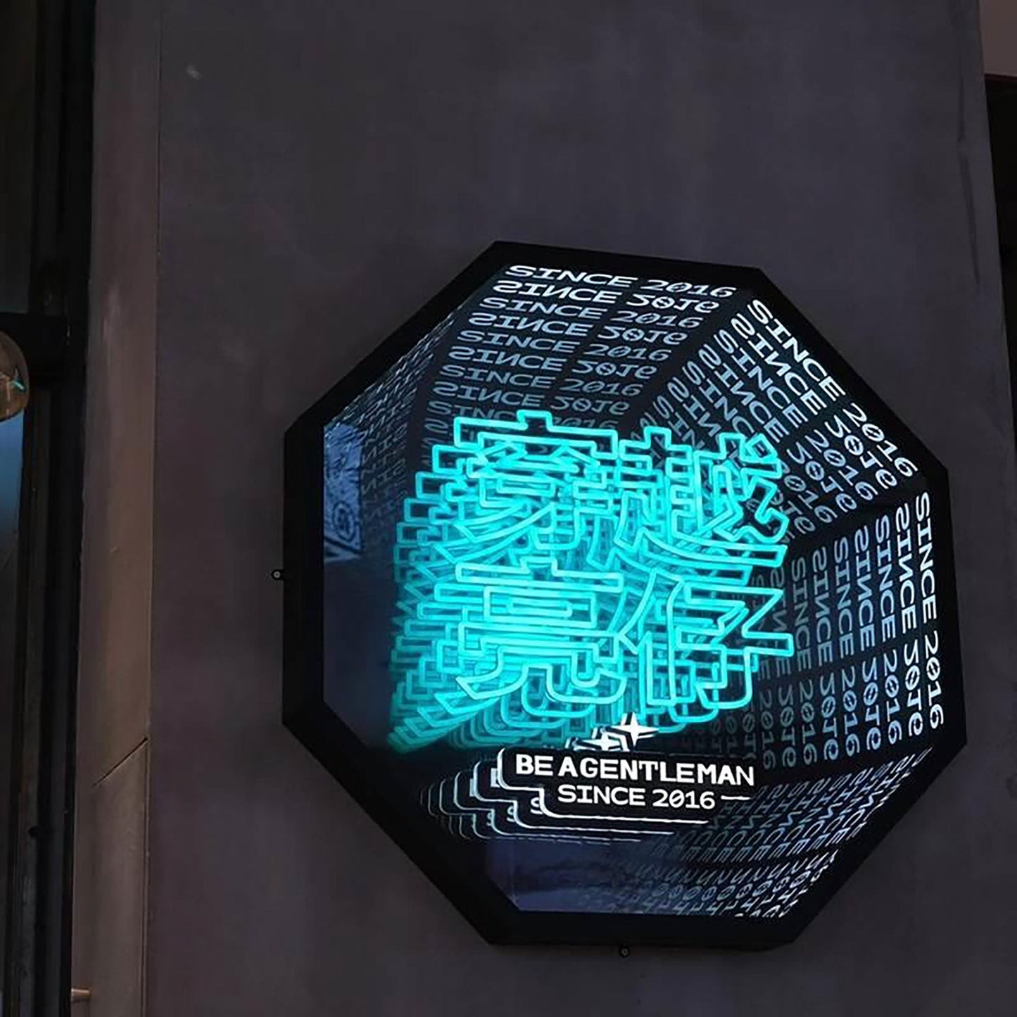 Customized Led Illuminated Sign Letters 3D Illusion Mirror Indoor Decor LED Infinity Mirror