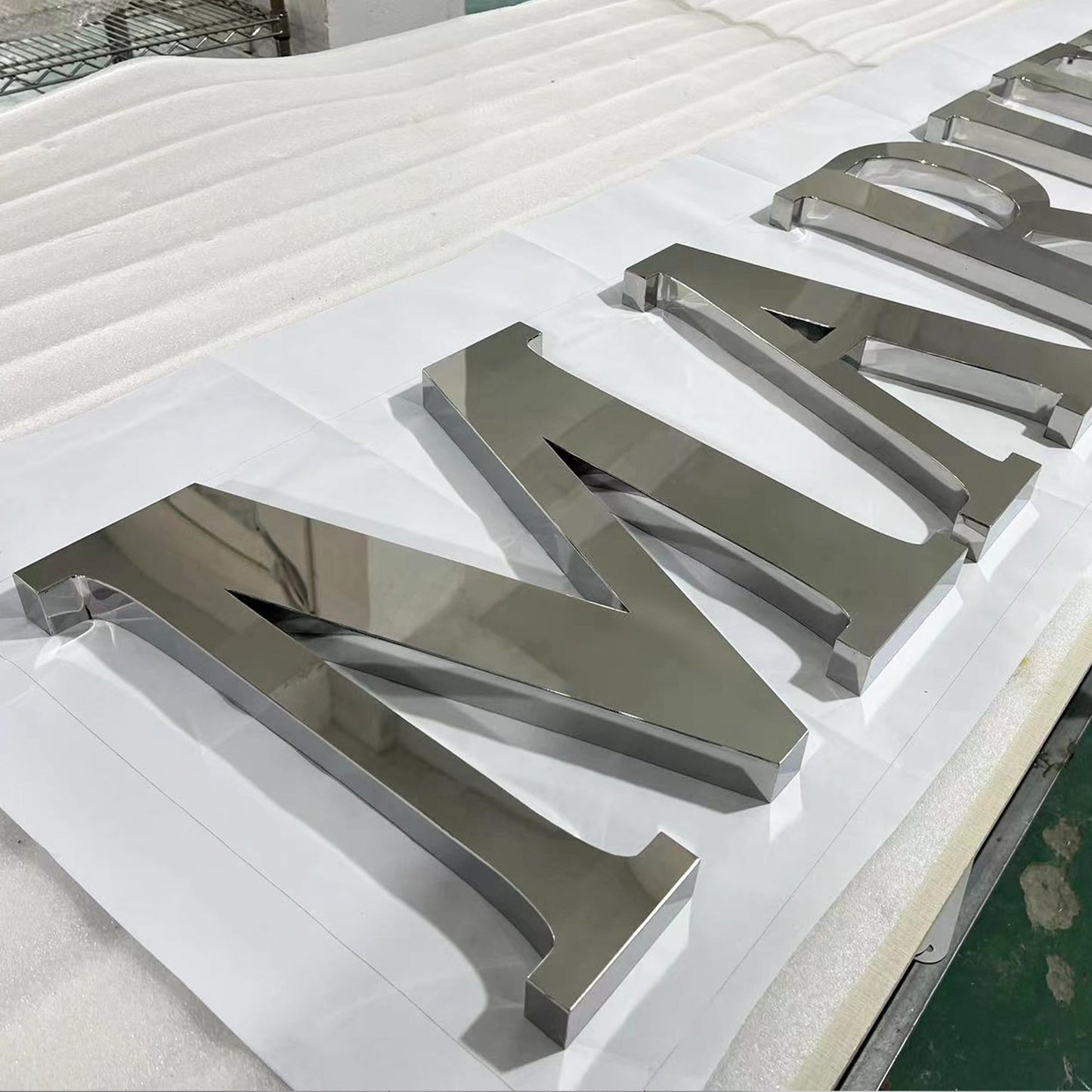 Custom Luxury Metal 3D Letter Mirror Finish Fabricated Channel letter for Stores