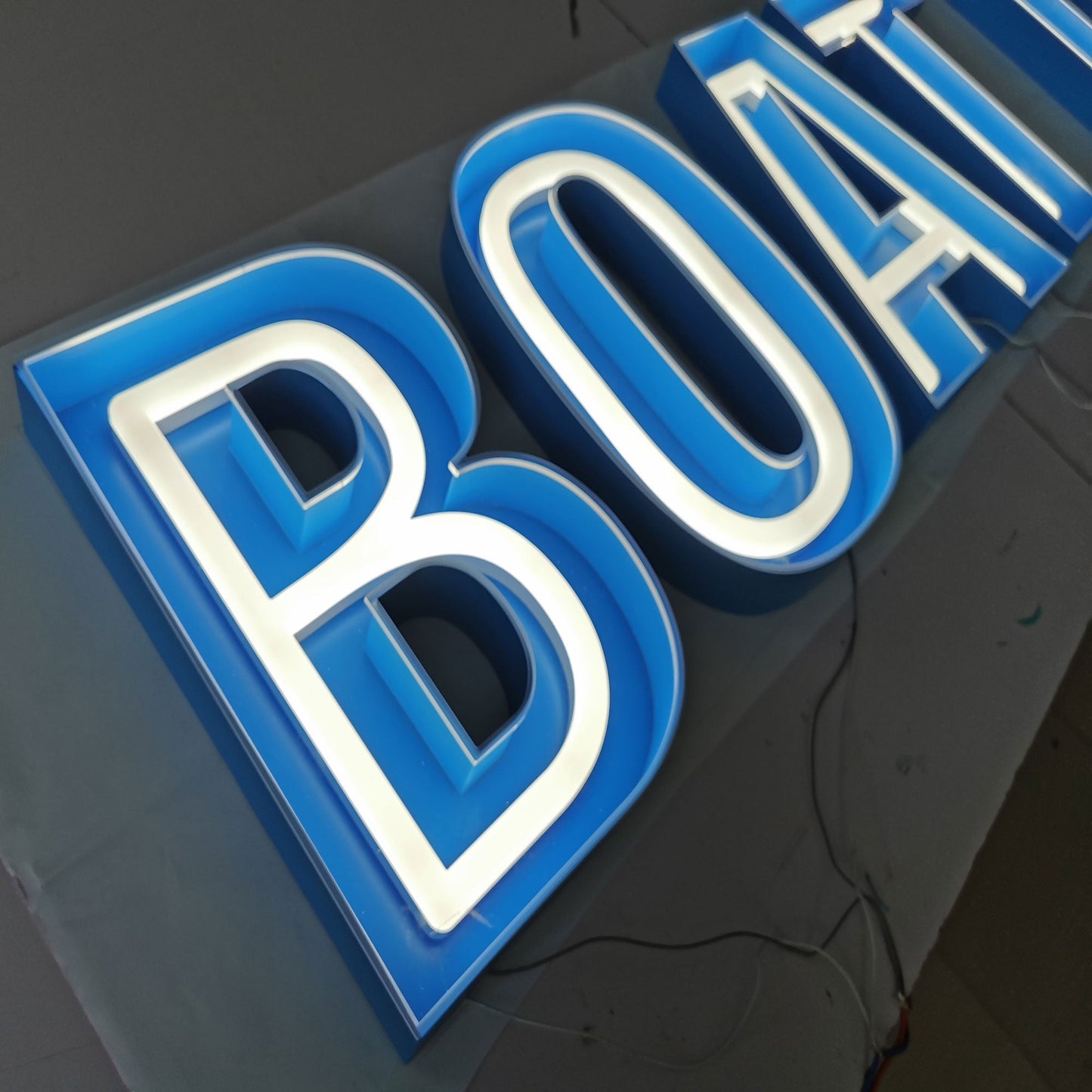 Frontlit 3D LED Faux Neon Signs Illuminated Acrylic Letters with Metal Channels Exterior Signs