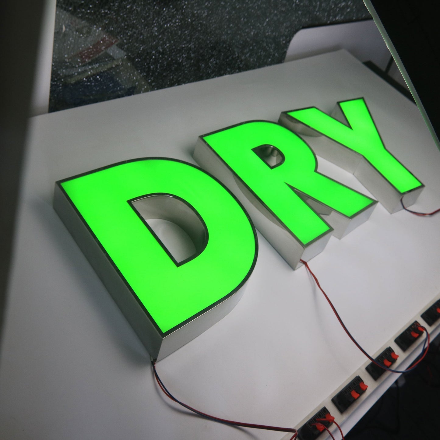 Custom logo signs letters shop signs led acrylic channel letters wall mounted business sign for company brand name