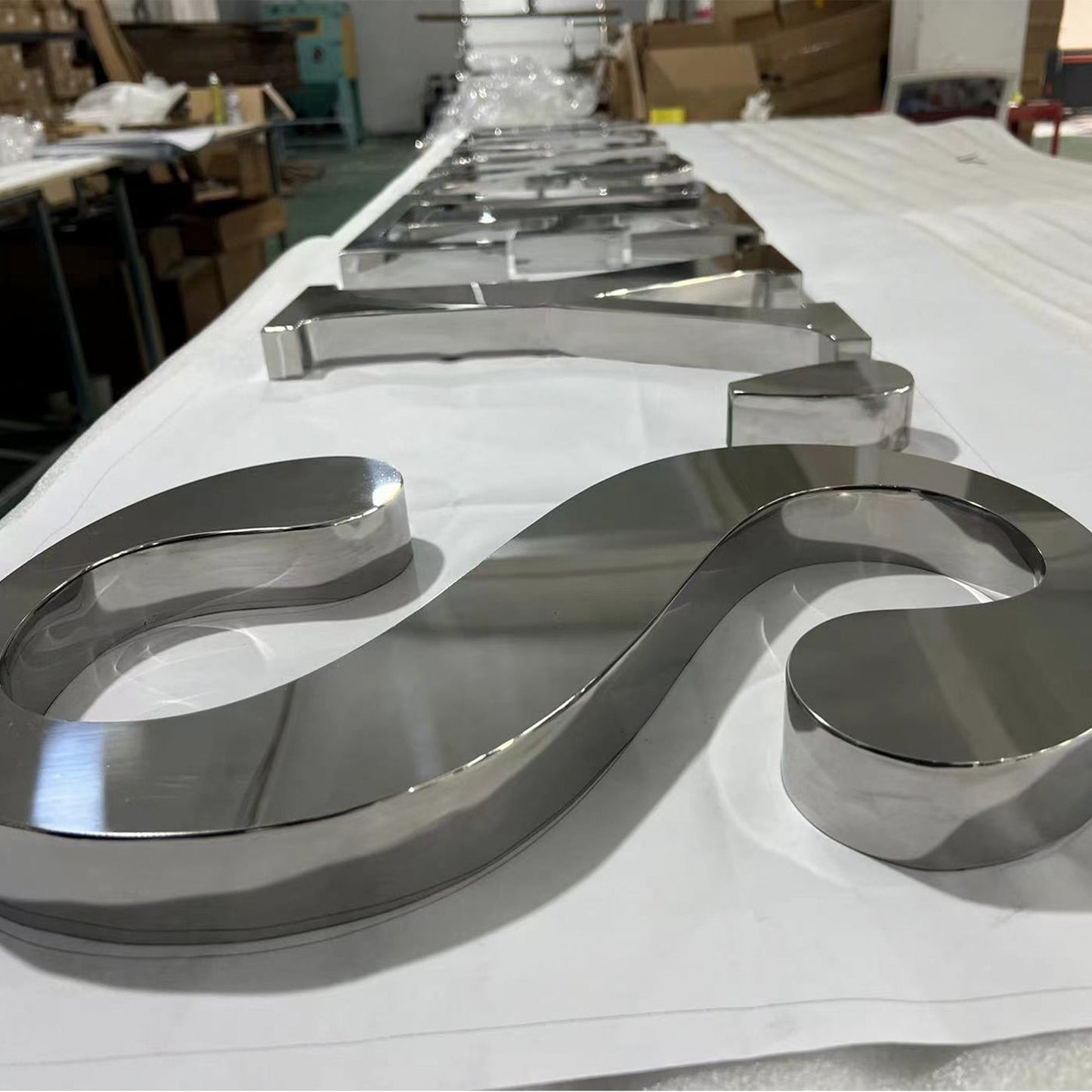 Custom Luxury Metal 3D Letter Mirror Finish Fabricated Channel letter for Stores
