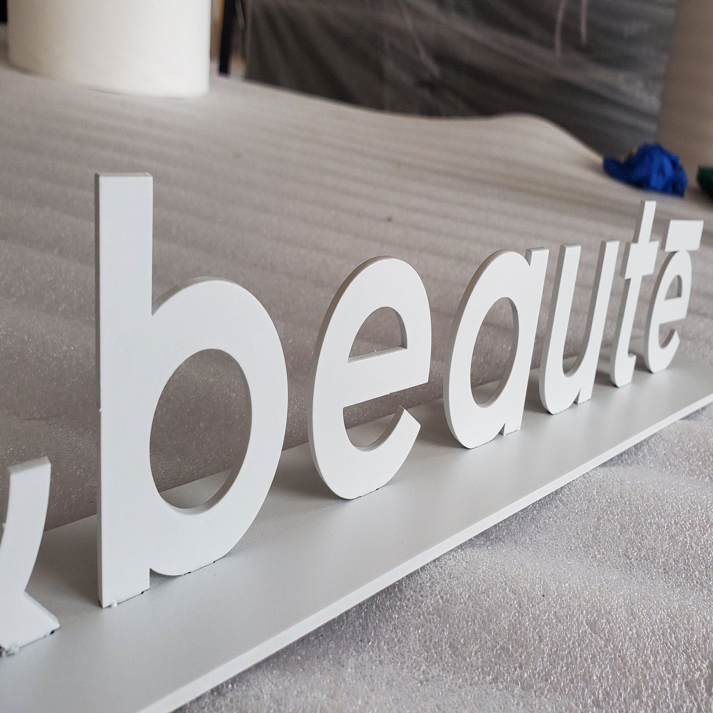 Desk Top Sign Free Standing Table Sign Metal Solid Cut Advertising Letter Signs for Indoor