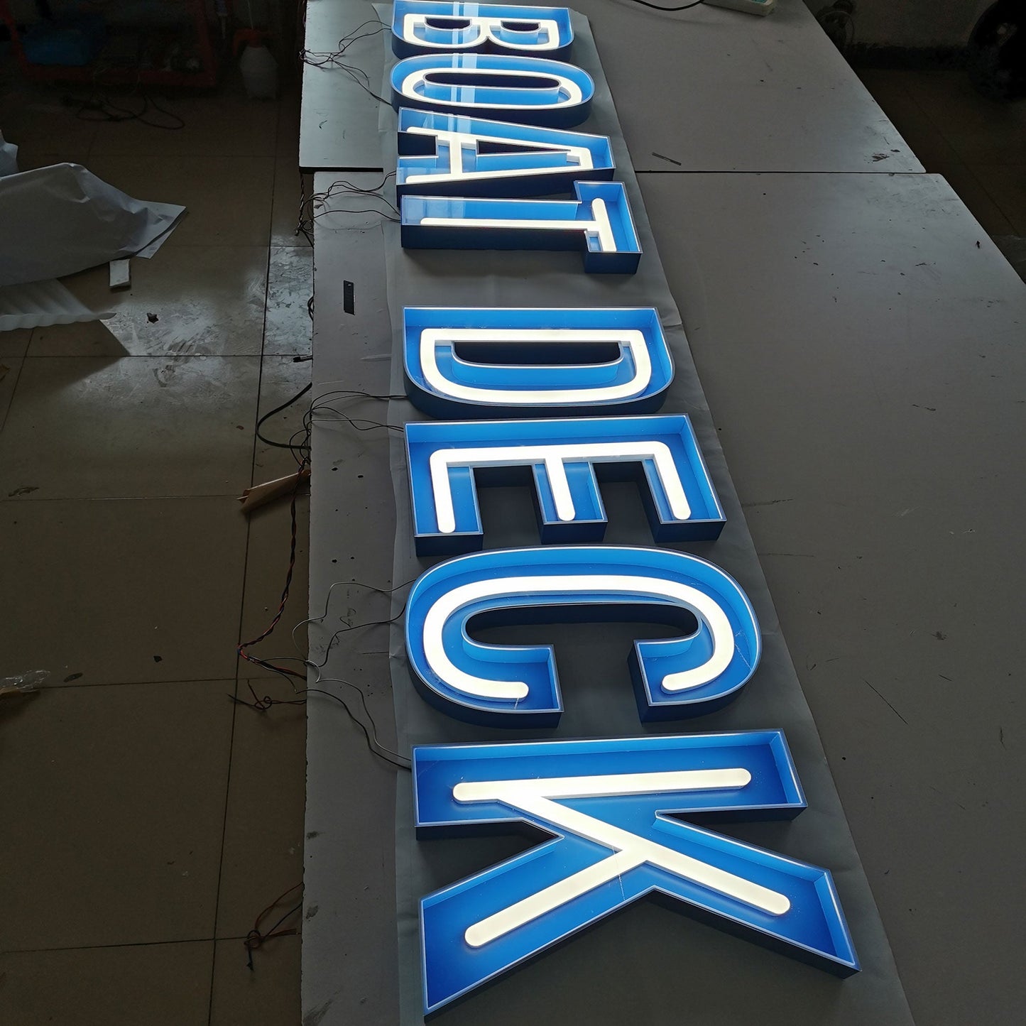 Frontlit 3D LED Faux Neon Signs Illuminated Acrylic Letters with Metal Channels Exterior Signs