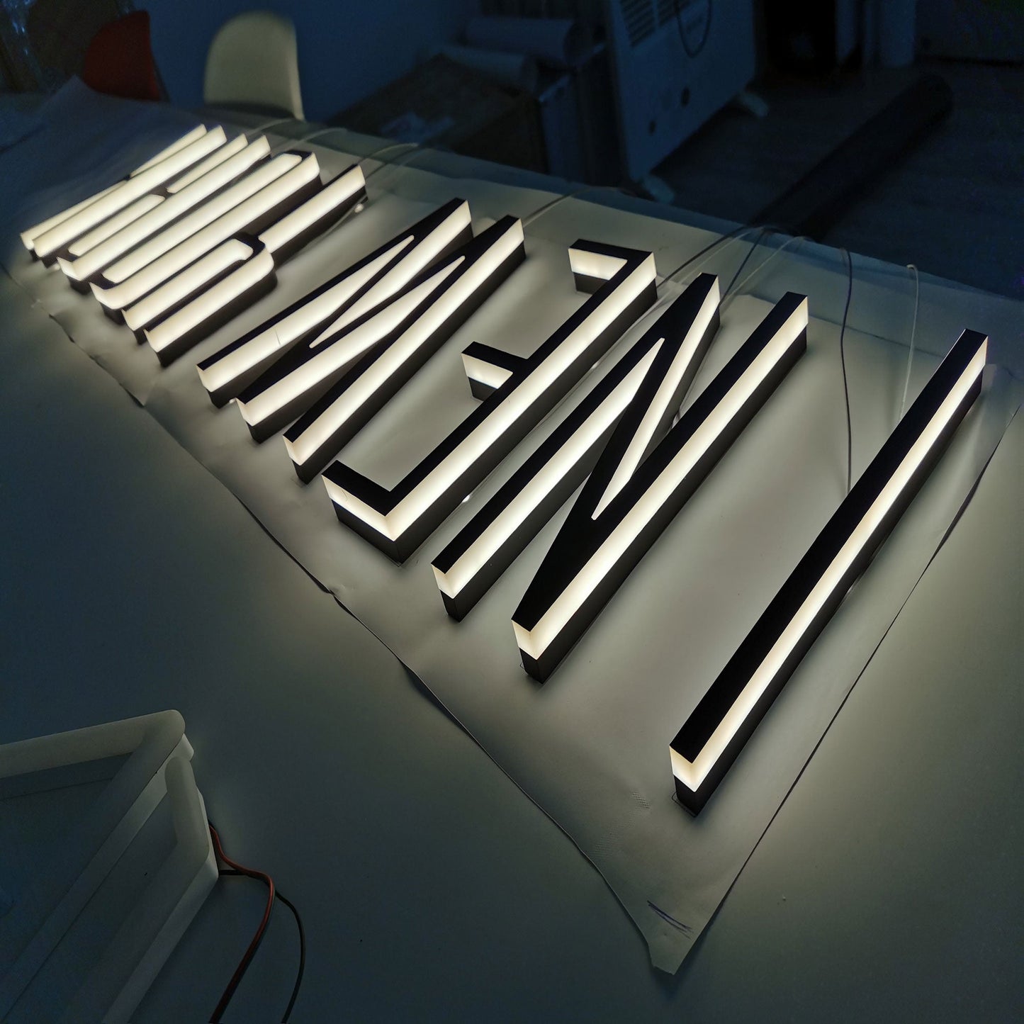 Office Outdoor Acrylic Side Illuminated Building Signs Edge-lit LED 3D Channel Letters Sign