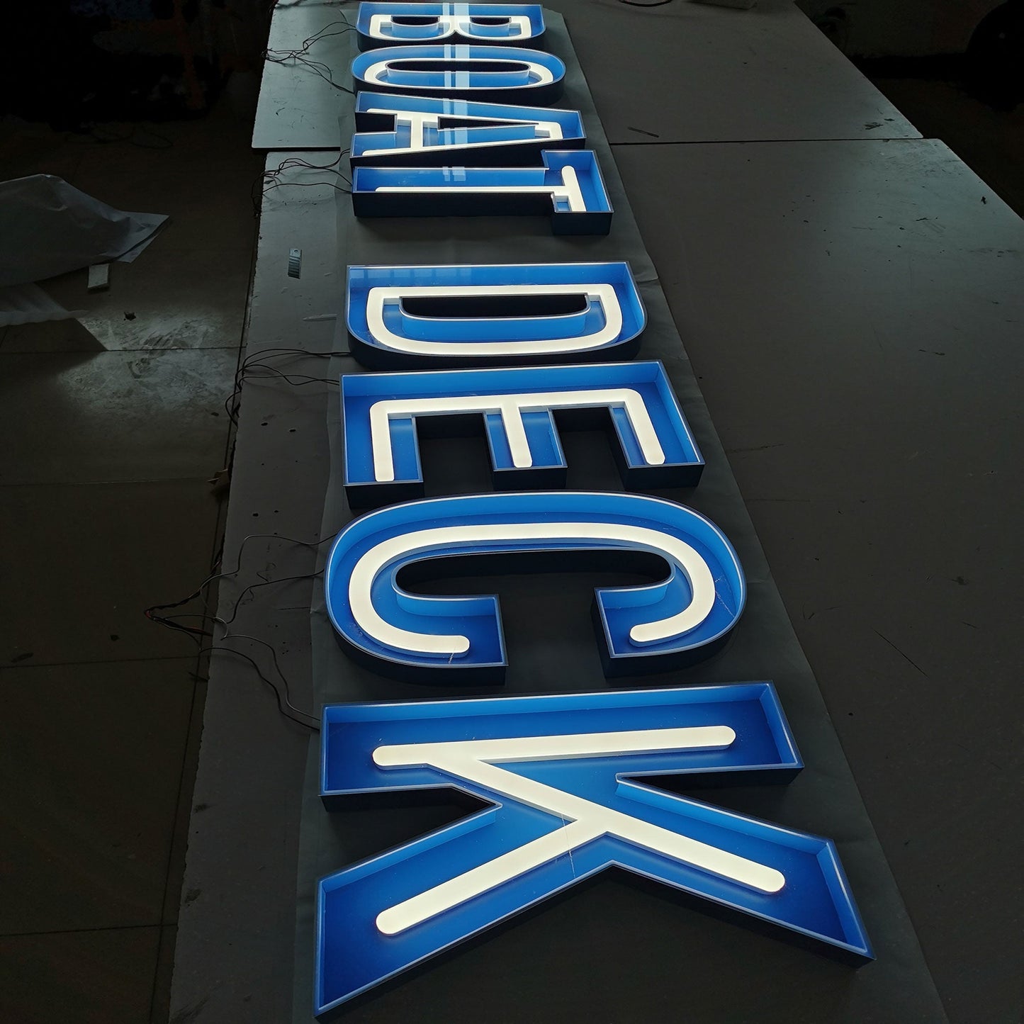 Frontlit 3D LED Faux Neon Signs Illuminated Acrylic Letters with Metal Channels Exterior Signs