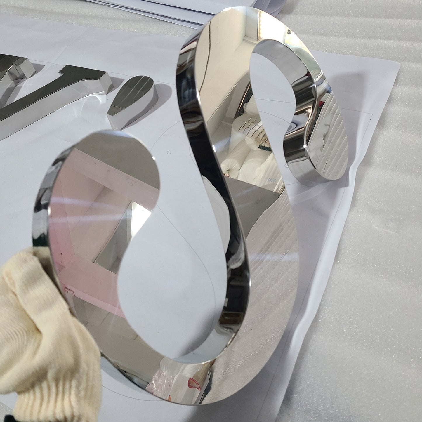 Custom Luxury Metal 3D Letter Mirror Finish Fabricated Channel letter for Stores