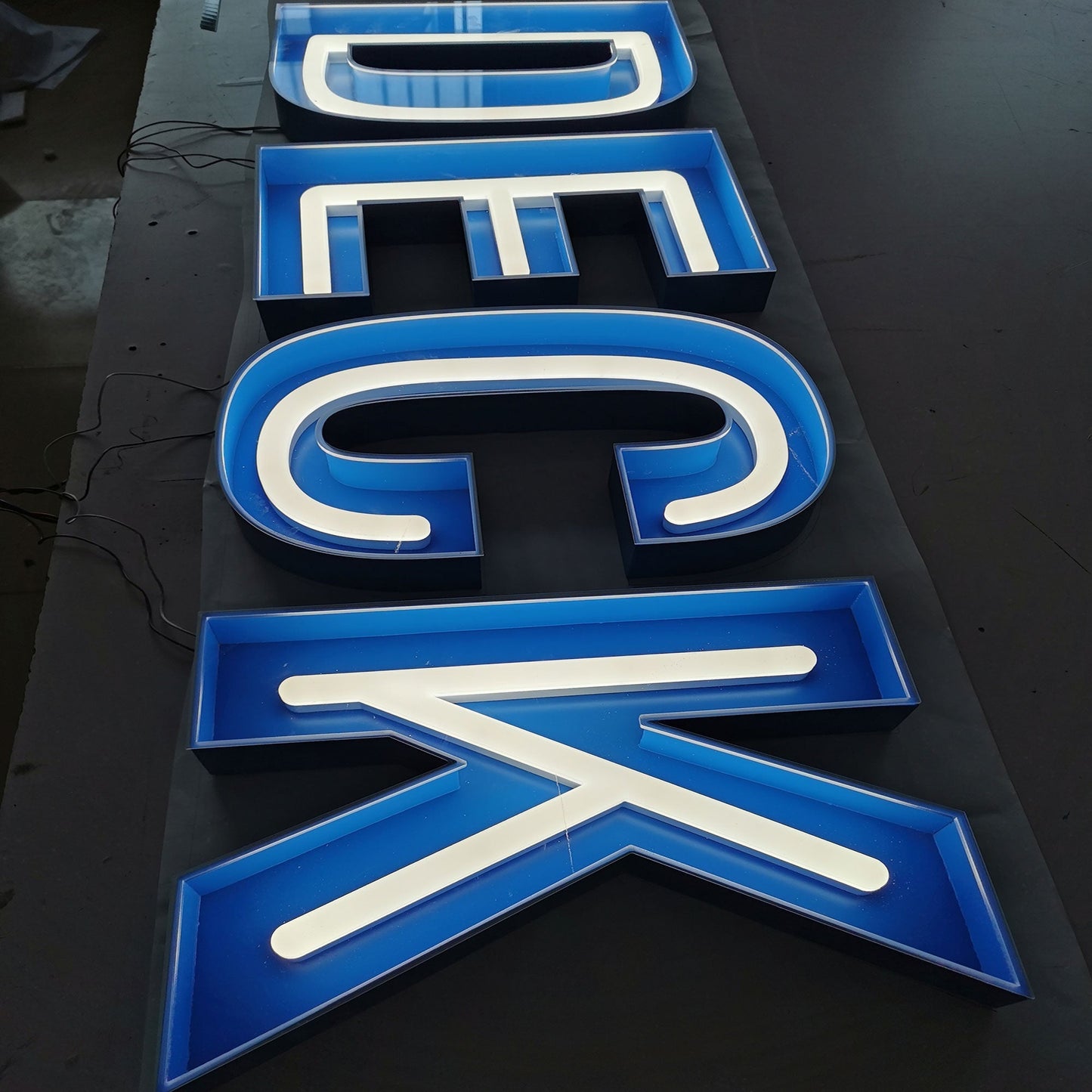 Frontlit 3D LED Faux Neon Signs Illuminated Acrylic Letters with Metal Channels Exterior Signs